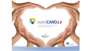Hände in Herzform mit nutriCARD2.0 logo
